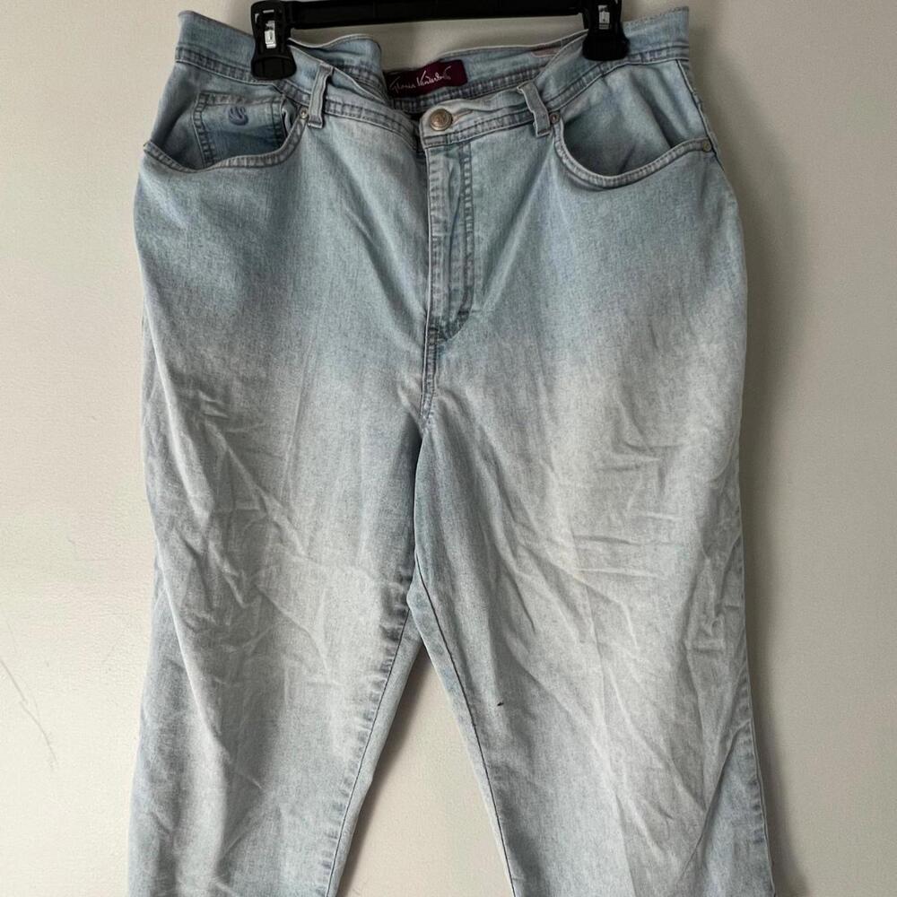 Gloria Vanderbilt Women's Amanda Capri Jeans - Light Blue, Size 10